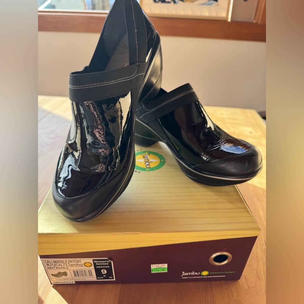 Jambu wedge shoes/clogs in Navy patent, size 9
